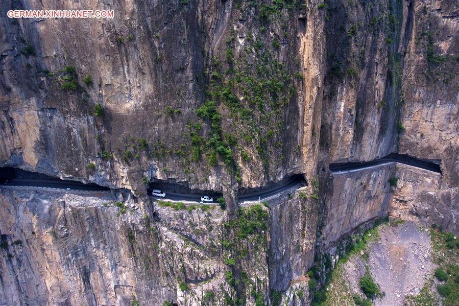 CHINA-SHANXI-SHENLONGWAN VILLAGE-CLIFF ROAD (CN)
