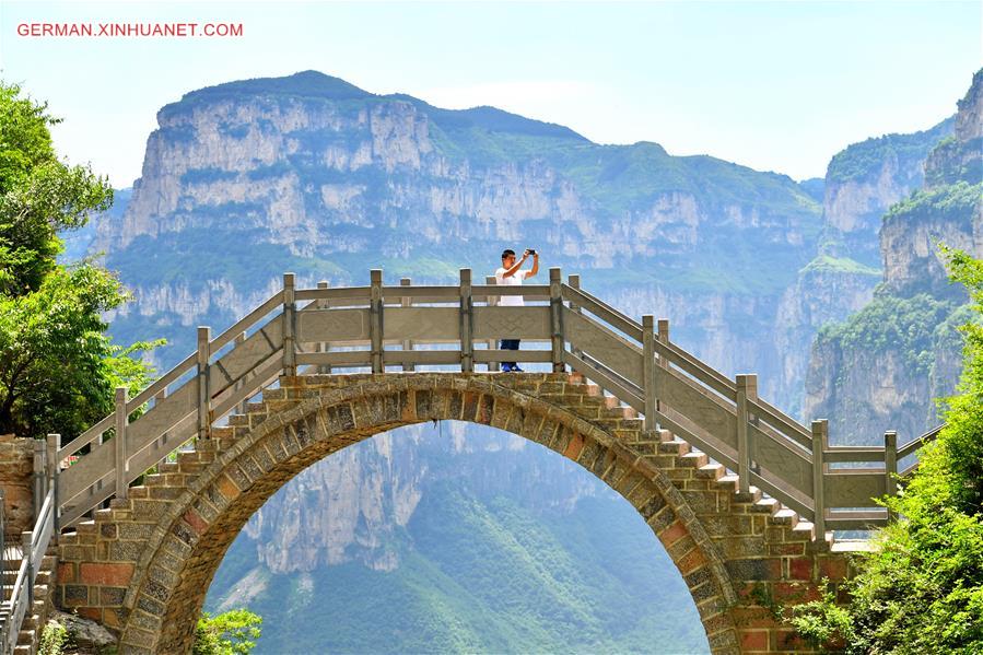 CHINA-SHANXI-SHENLONGWAN VILLAGE-CLIFF ROAD (CN)