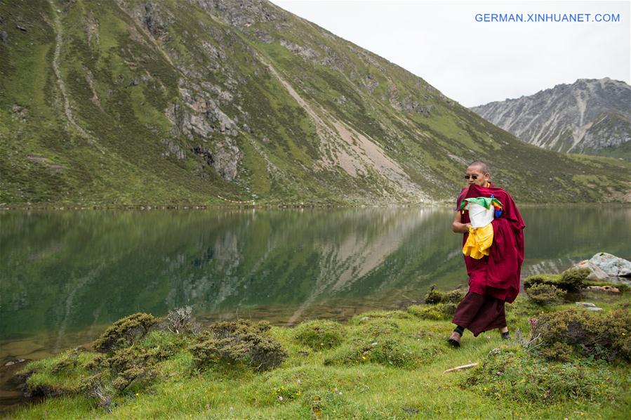 CHINA-TIBET-PANCHEN LAMA-LHAMO LHATSO LAKE WORSHIP (CN)