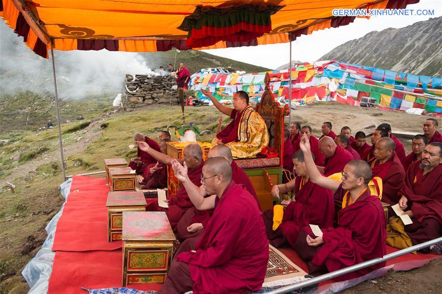 CHINA-TIBET-PANCHEN LAMA-LHAMO LHATSO LAKE WORSHIP (CN)