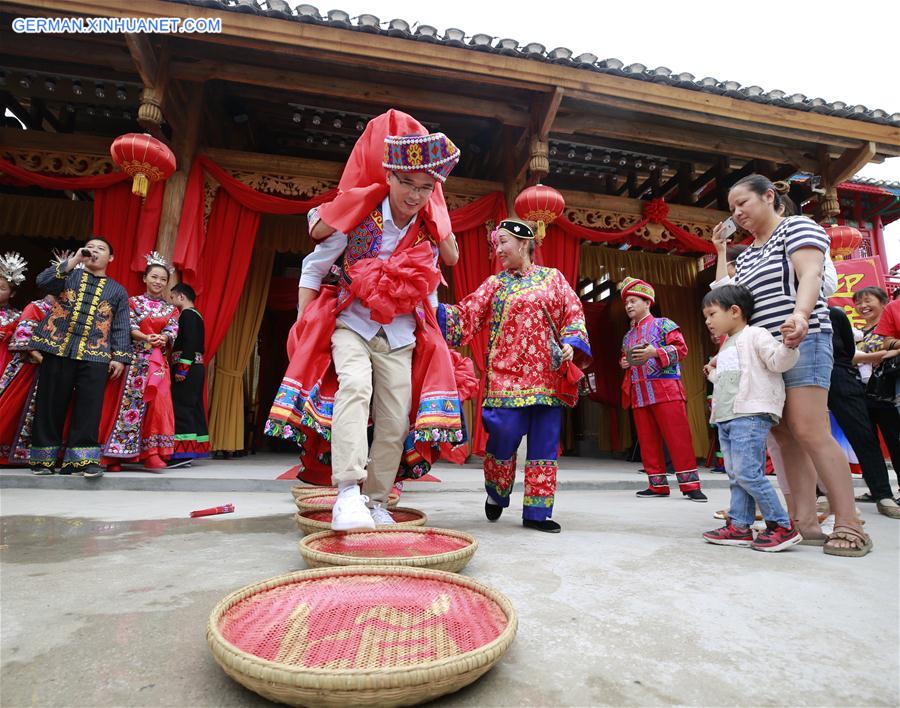 #CHINA-HUNAN-ZHANGJIAJIE-WEDDING CUSTOM (CN)