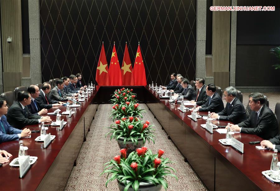 (IMPORT EXPO) CHINA-SHANGHAI-XI JINPING-VIETNAMESE PM-MEETING (CN)