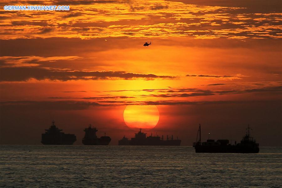 PHILIPPINES-MANILA-SUNSET 