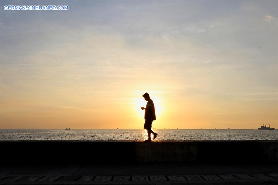 PHILIPPINES-MANILA-SUNSET 