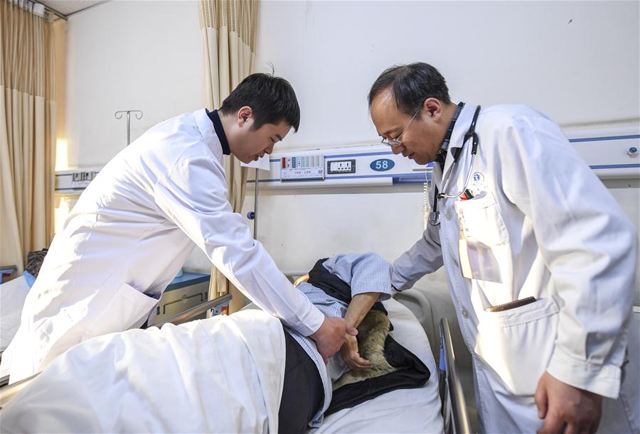 CHINA-XINJIANG-MEDICAL SERVICE (CN)