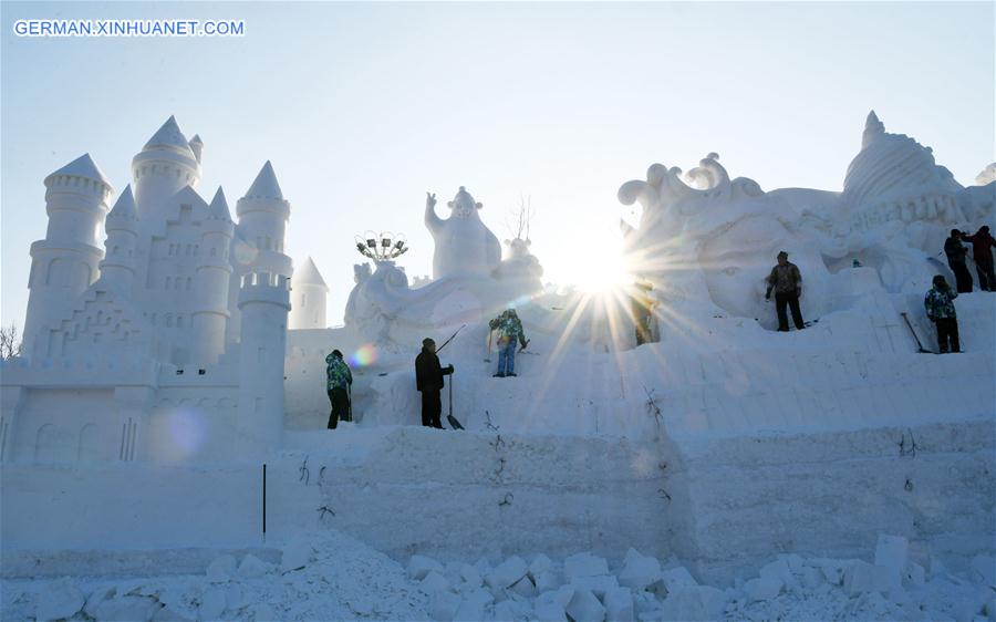 CHINA-HEILONGJIANG-HARBIN-SNOW SCULPTURES-EXPO (CN)