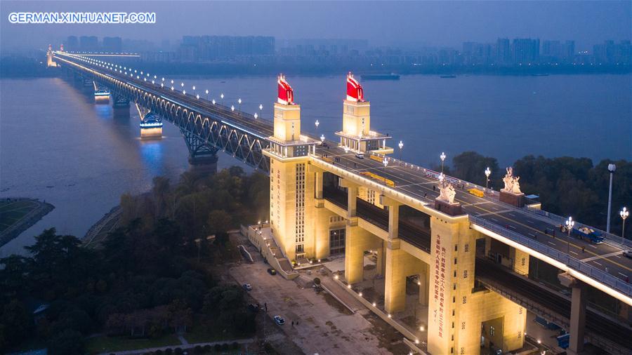 #CHINA-JIANGSU-NANJING-YANGTZE RIVER BRIDGE (CN)