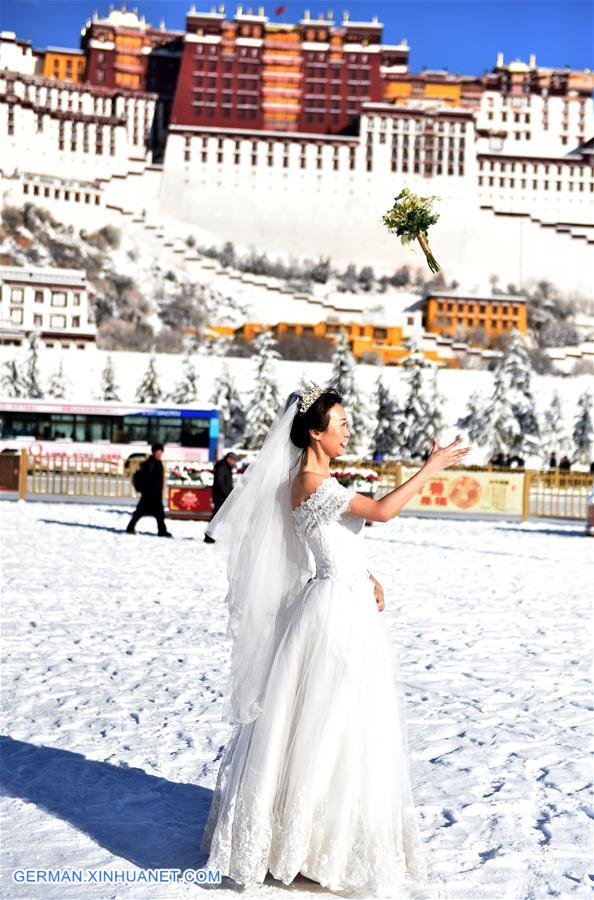 CHINA-TIBET-LHASA-SNOW (CN)