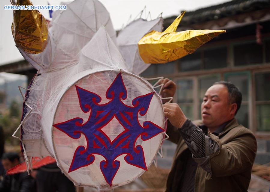 CHINA-GUILIN-SPRING FESTIVAL-DRAGON LANTERN (CN)