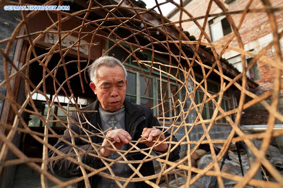 CHINA-GUILIN-SPRING FESTIVAL-DRAGON LANTERN (CN)