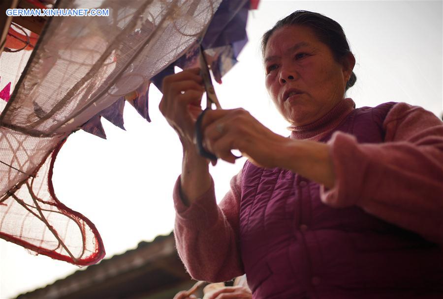 CHINA-GUILIN-SPRING FESTIVAL-DRAGON LANTERN (CN)