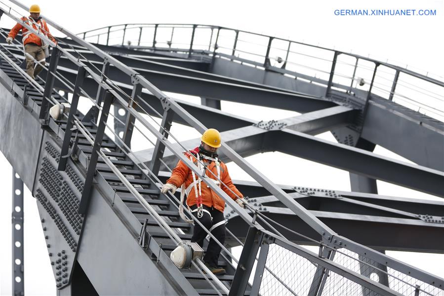 #CHINA-JIUJIANG-SPRING FESTIVAL-TRAVEL RUSH-BRIDGE MAINTENANCE (CN)