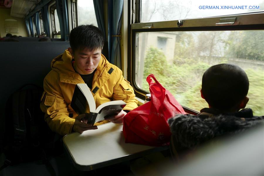 CHINA-SPRING FESTIVAL-TRAVEL RUSH-GREEN TRAIN (CN)