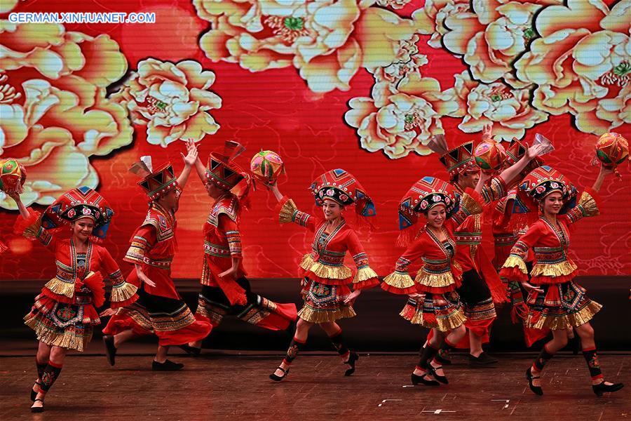 PHILIPPINES-PASAY CITY-CHINESE NEW YEAR-ART PERFORMANCE