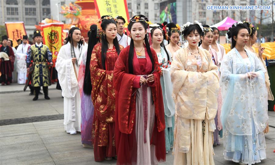 CHINA-WUHAN-TRADITIONAL COSTUME (CN)
