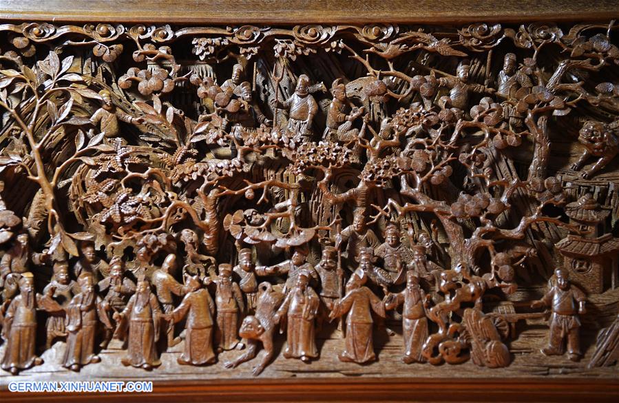 (MASTEROFCRAFTS)CHINA-JIANGXI-THREE CARVINGS IN WUYUAN-INHERITOR (CN)