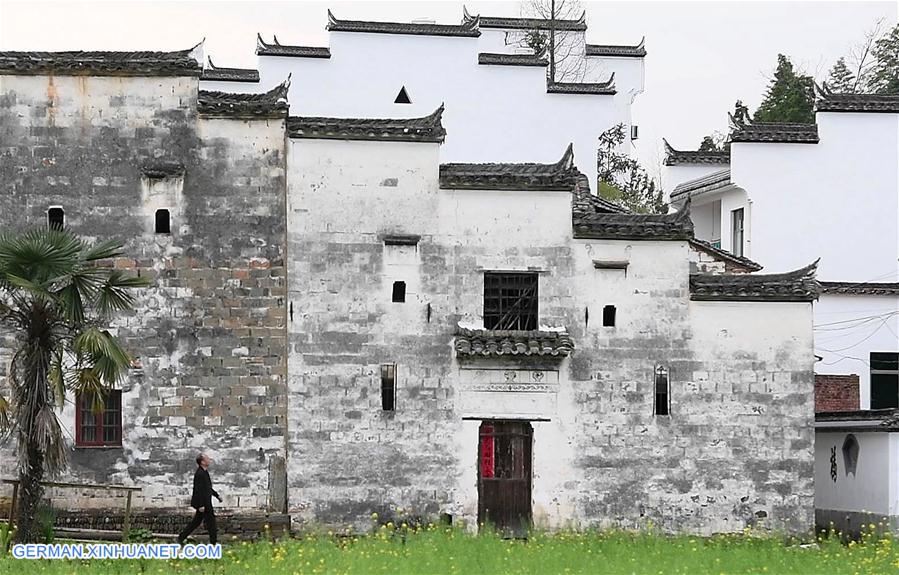 (MASTEROFCRAFTS)CHINA-JIANGXI-THREE CARVINGS IN WUYUAN-INHERITOR (CN)