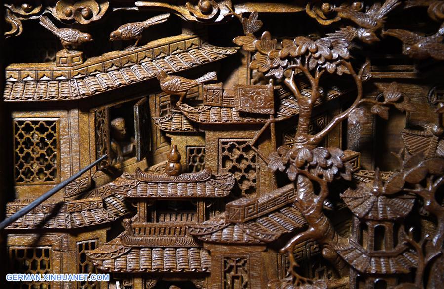 (MASTEROFCRAFTS)CHINA-JIANGXI-THREE CARVINGS IN WUYUAN-INHERITOR (CN)