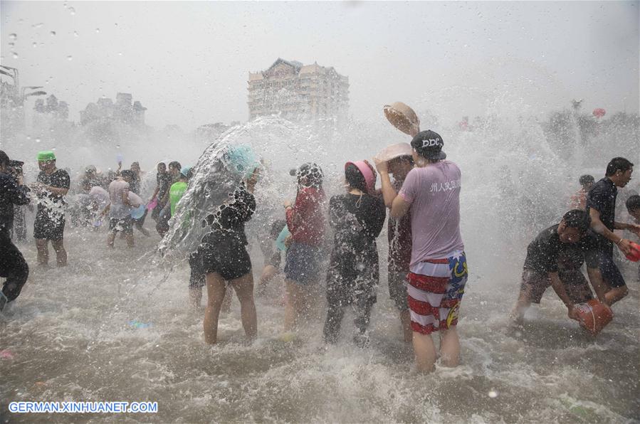 CHINA-YUNNAN-XISHUANGBANNA-WATER SPRINKLING FESTIVAL (CN)