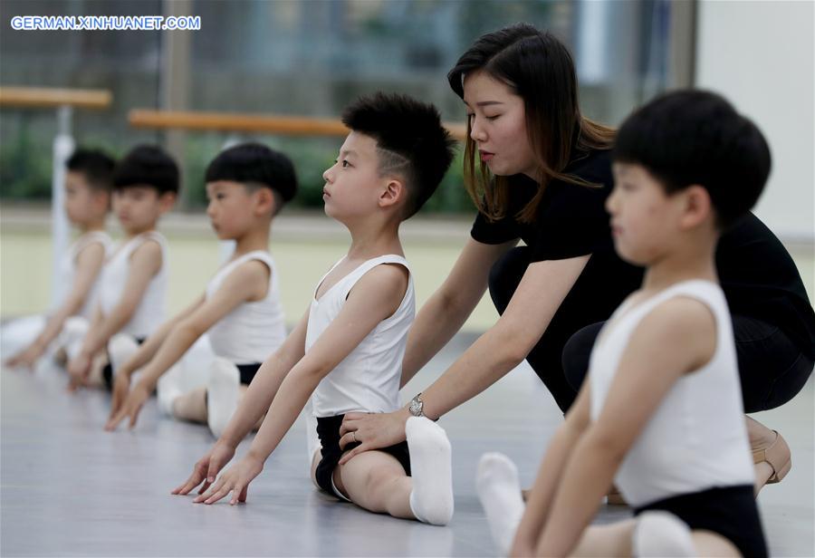 CHINA-SHANGHAI-BALLET-BOY DANCERS (CN)