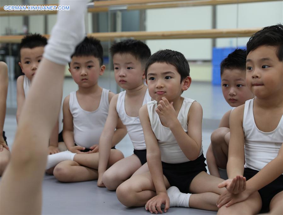 CHINA-SHANGHAI-BALLET-BOY DANCERS (CN)