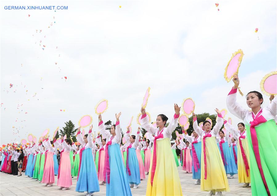 DPRK-PYONGYANG-XI JINPING-PEOPLE-WELCOME