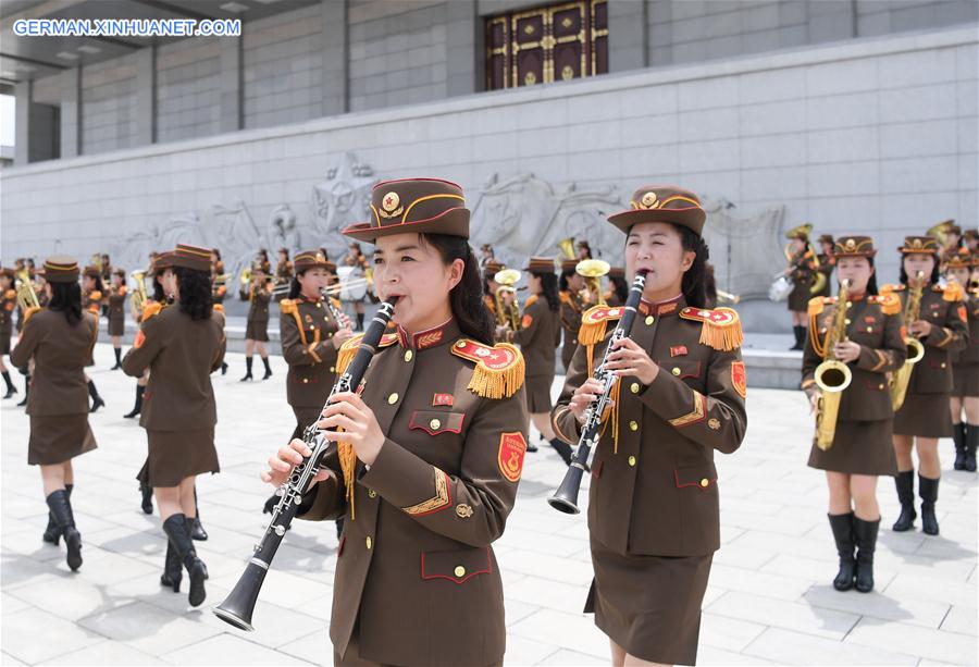 DPRK-PYONGYANG-XI JINPING-PEOPLE-WELCOME