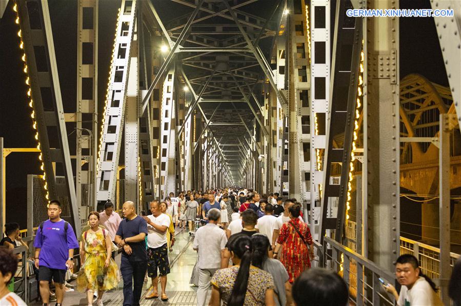 CHINA-HARBIN-RAILWAY BRIDGE-TOURISM(CN)