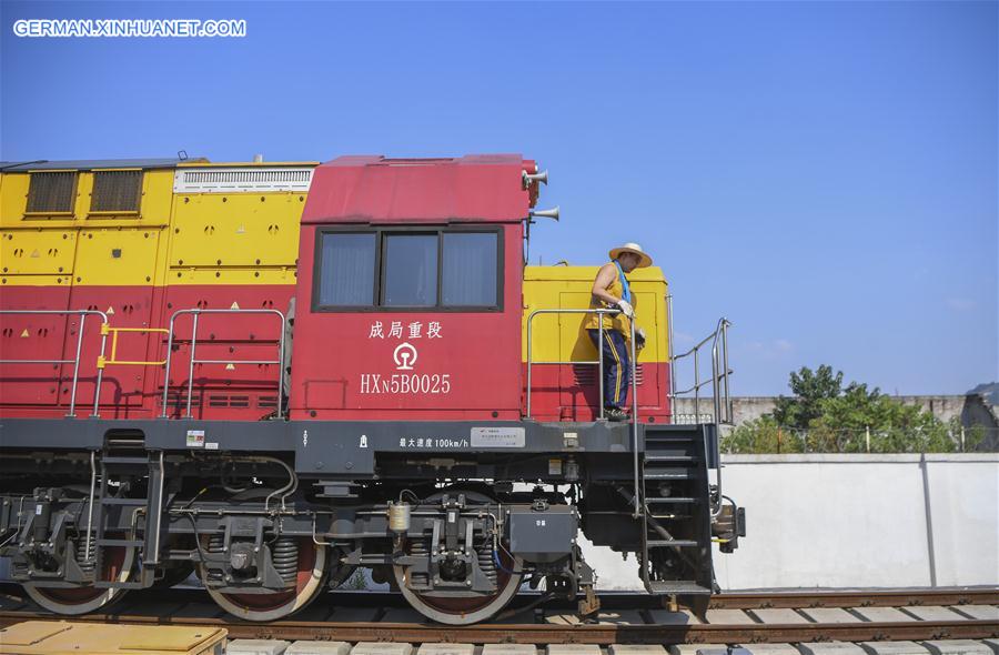 CHINA-CHONGQING-SUMMER-RAILWAY-TRAIN DEPOT-WORKERS (CN)
