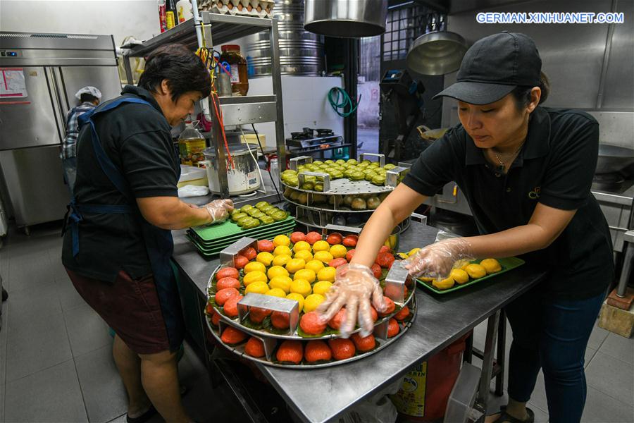 MALAYSIA-KUALA LUMPUR-RICE CAKE-NYONYA KUIH (CN)