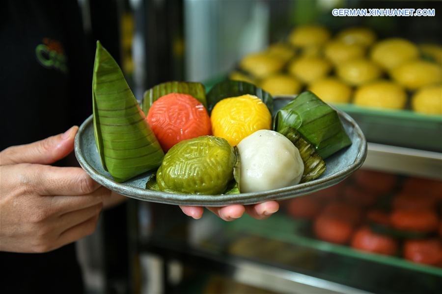 MALAYSIA-KUALA LUMPUR-RICE CAKE-NYONYA KUIH (CN)