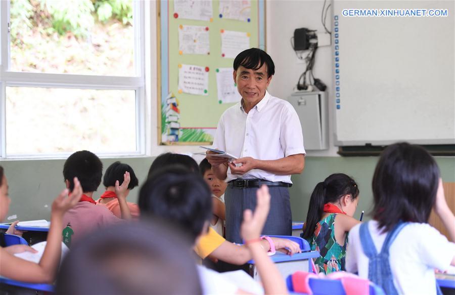 (FOCUS)CHINA-FUJIAN-ZHENGHE-BOARDING PRIMARY SCHOOL-PRINCIPAL (CN)