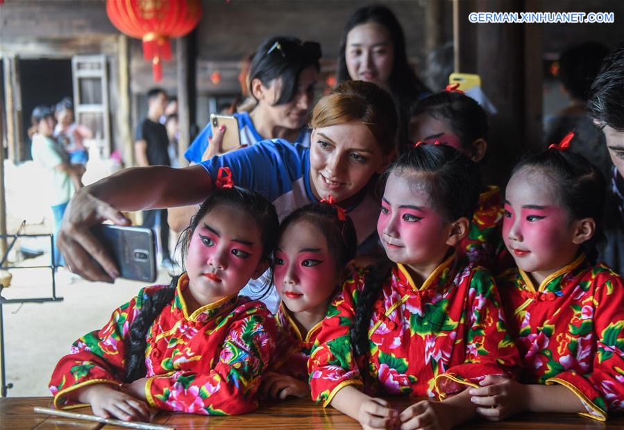CHINA-ZHEJIANG-FOREIGNERS-MID-AUTUMN FESTIVAL (CN)