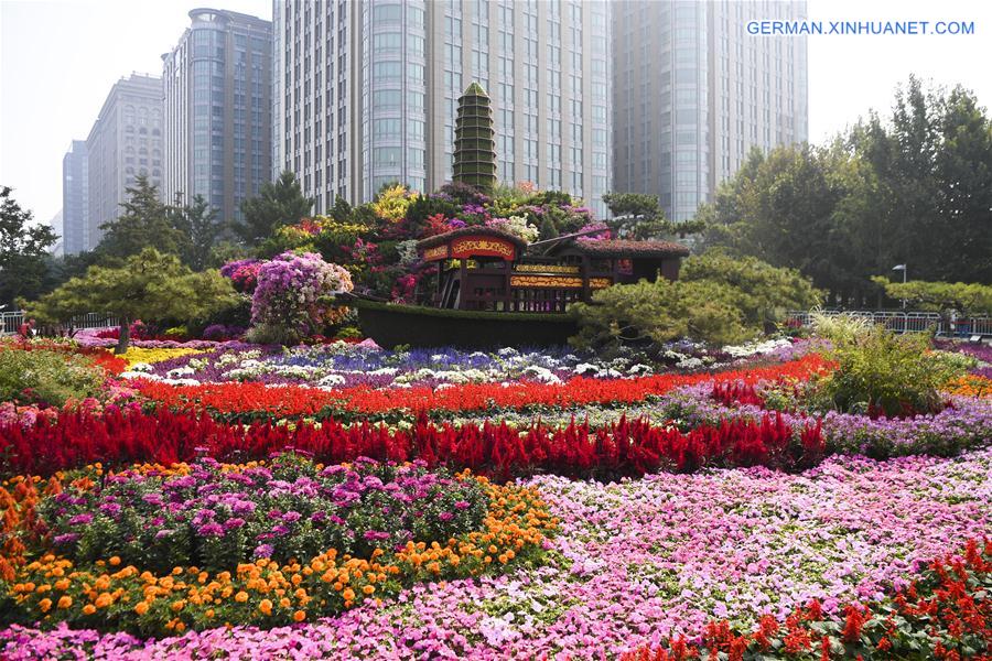 CHINA-BEIJING-NATIONAL DAY-PREPARATION-FLOWERBEDS (CN)