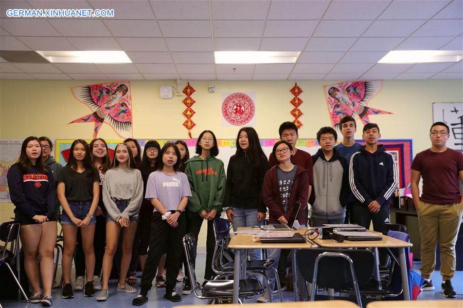 U.S.-CHICAGO-CHINESE CLASS-HIGH SCHOOL