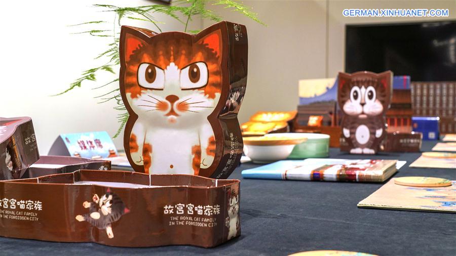 CHINA-FORBIDDEN CITY-ROYAL CAT FAMILY-CULTURAL CREATIONS (CN)