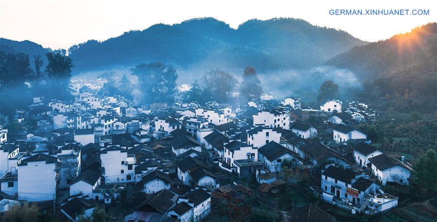 CHINA-JIANGXI-WUYUAN-TOURISM-SCENERY (CN)