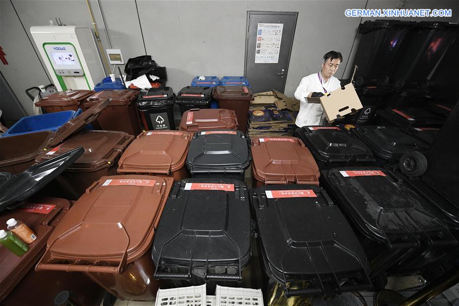 (CIIE)CHINA-SHANGHAI-CIIE-GARBAGE SORTING(CN)