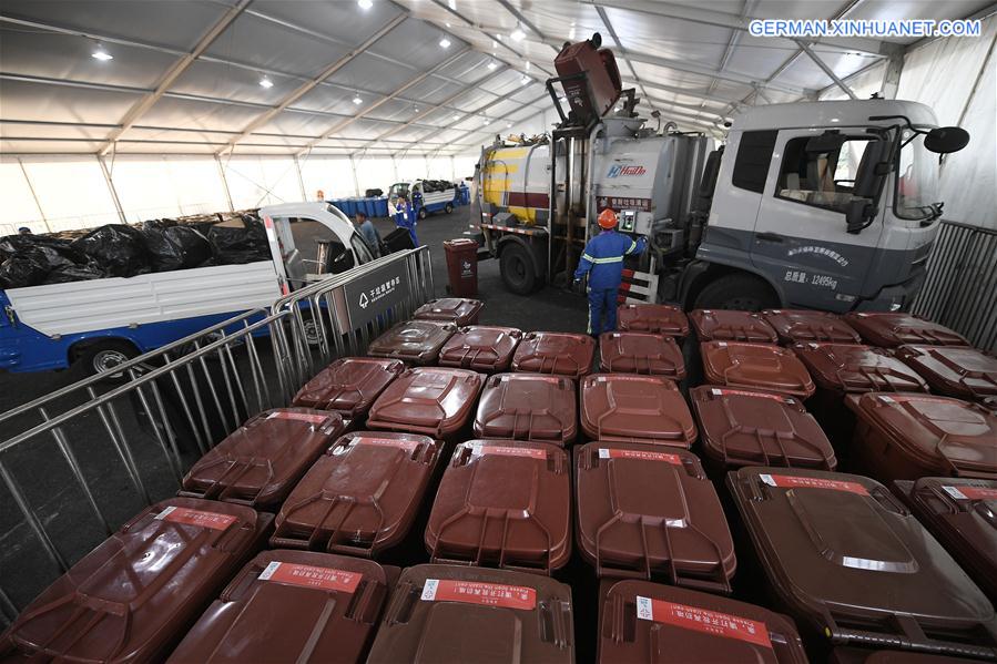 (CIIE)CHINA-SHANGHAI-CIIE-GARBAGE SORTING(CN)