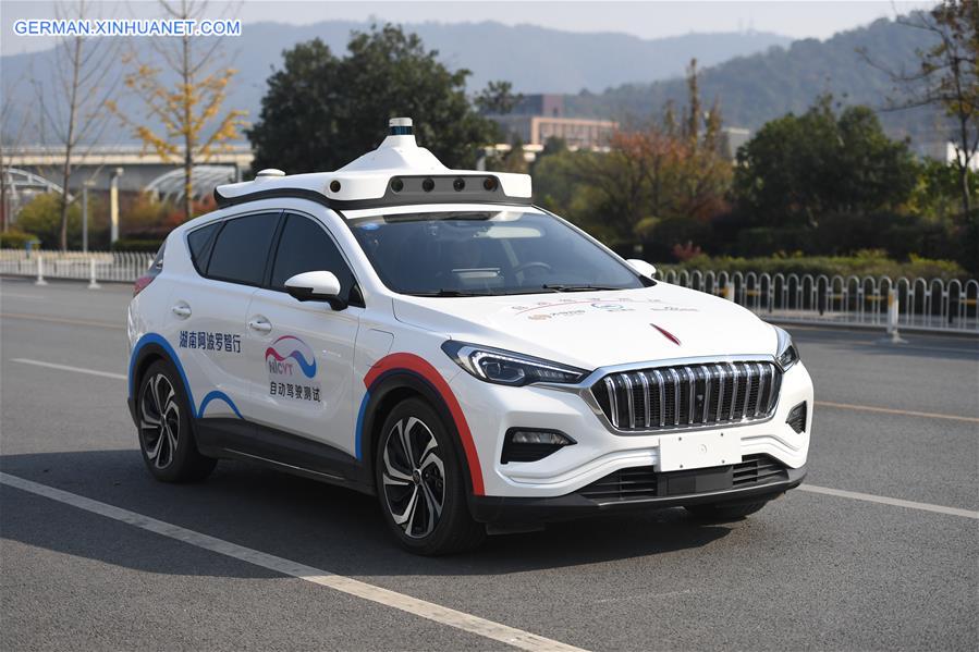 selbstfahrendes robotaxi von baidu und faw hongqi