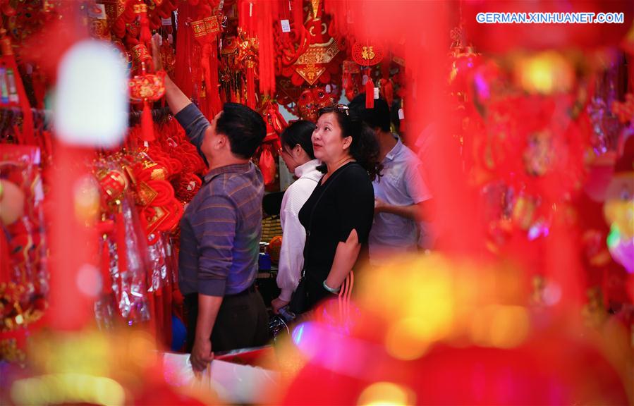 CHINA-HAINAN-SPRING FESTIVAL SHOPPING (CN)