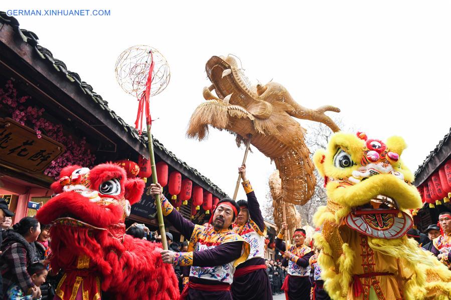 CHINA-SICHUAN-NANCHONG-DRAGON AND LION DANCE (CN)