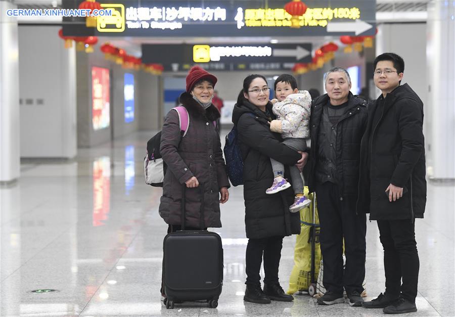 CHINA-CHONGQING-SPRING FESTIVAL-TRAVEL RUSH-FAMILY REUNION (CN)