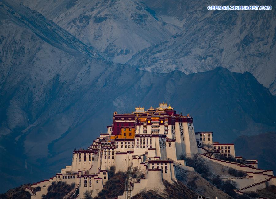 CHINA-TIBET-LHASA-SNOW SCENERY (CN)