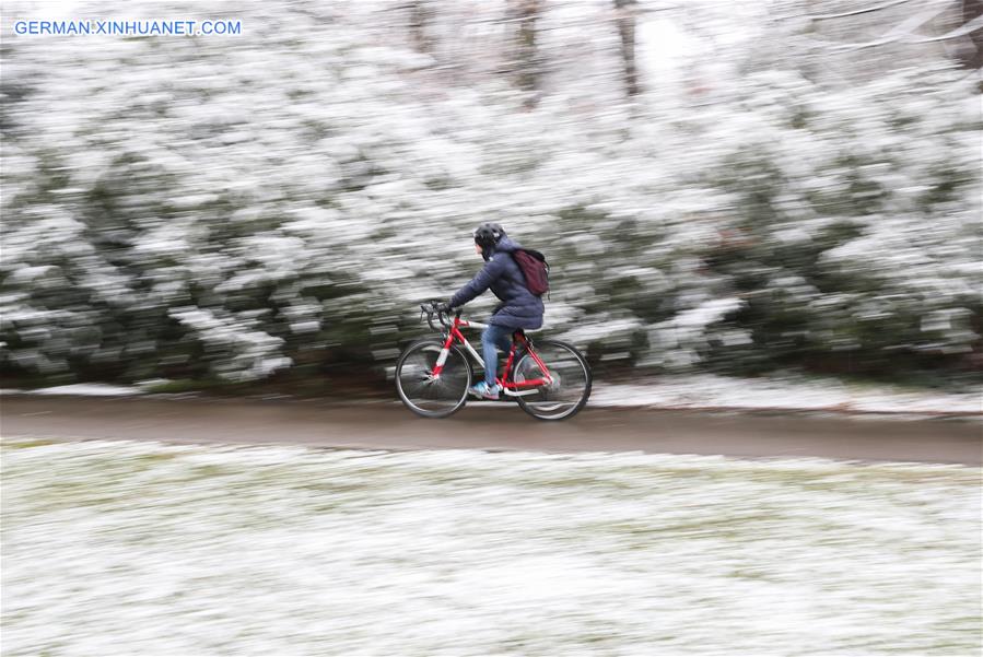 GERMANY-BERLIN-SNOW