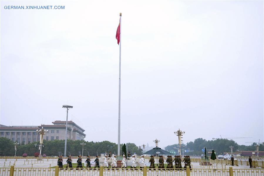 (TWO SESSIONS)CHINA-BEIJING-CPPCC-FLAG-RAISING CEREMONY (CN)
