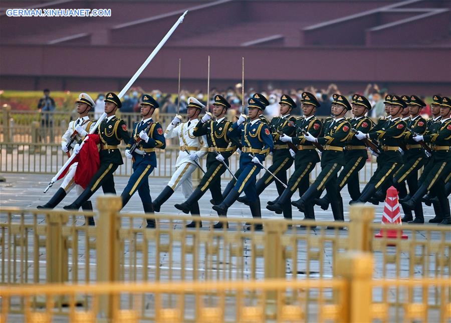 (TWO SESSIONS)CHINA-BEIJING-CPPCC-FLAG-RAISING CEREMONY (CN)