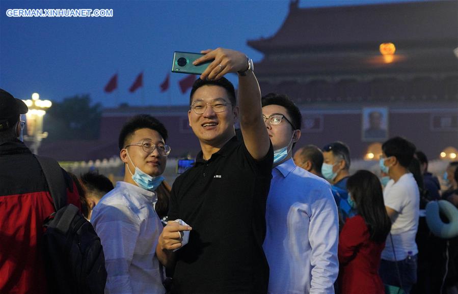 (TWO SESSIONS)CHINA-BEIJING-CPPCC-FLAG-RAISING CEREMONY (CN)