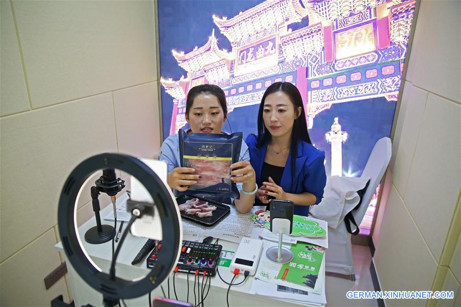 (TWO SESSIONS-Photo Insight) CHINA-MARKET ENTITIES-GROWTH (CN)