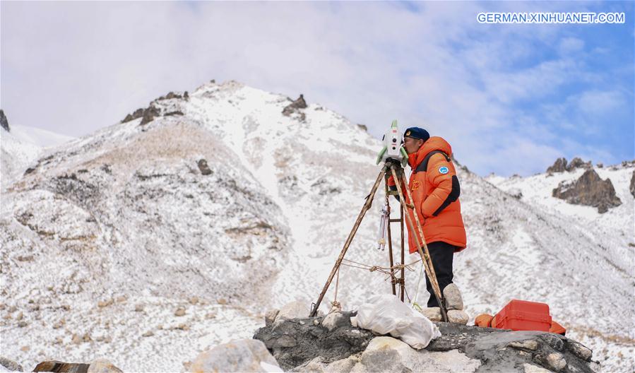 CHINA-MOUNT QOMOLANGMA-SUMMIT-SURVEYS (CN)